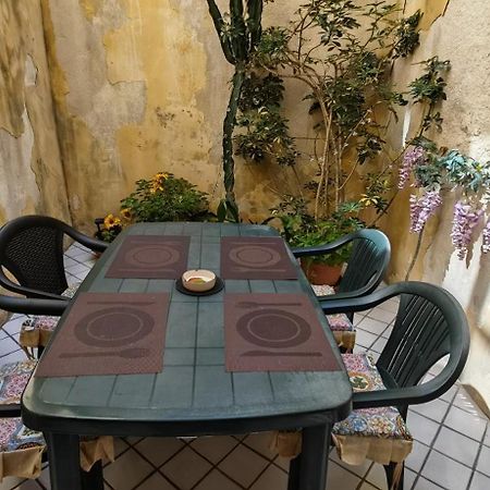 Arthaus-Ortigia- 120 Met Apartment Syracuse Bagian luar foto